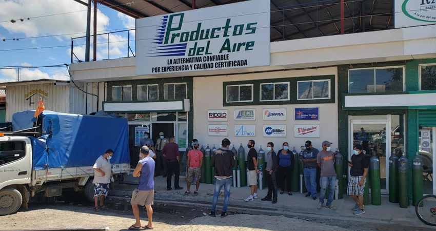 Después de abastecer al Minsa, los pobladores lograron adquirir el oxígeno. Foto: José Enrique Ortega/Radio ABC Stereo Después de abastecer al Minsa, los pobladores lograron adquirir el oxígeno. Foto: José Enrique Ortega/Radio ABC Stereo