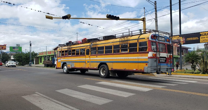 El semáforo lleva años sin funcionar. Foto: José Enrique Ortega/Radio ABC Stereo El semáforo lleva años sin funcionar. Foto: José Enrique Ortega/Radio ABC Stereo