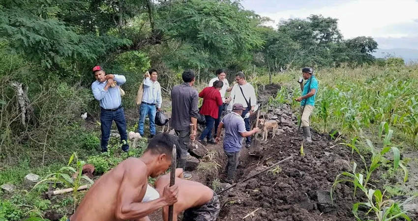 Tuberías llevarán el agua a familias de cuatro comunidades. Foto: Cortesía/Noticias ABC Tuberías llevarán el agua a familias de cuatro comunidades. Foto: Cortesía/Noticias ABC