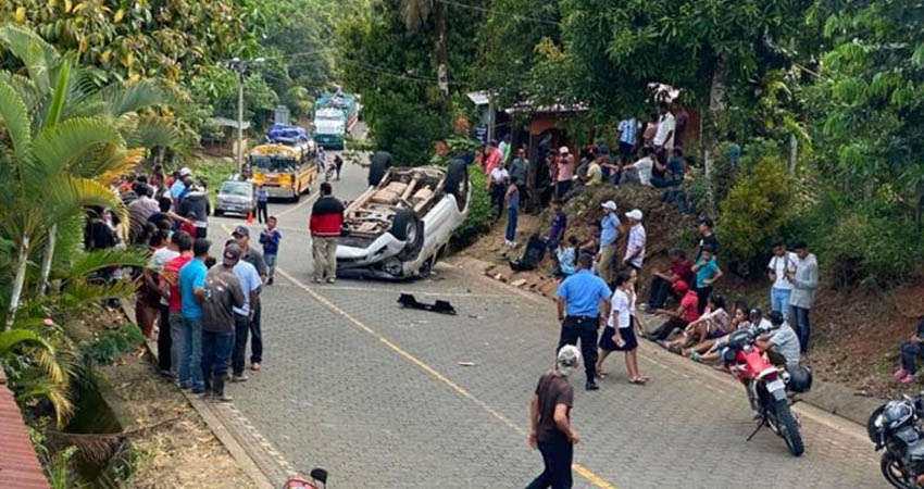 Una cámara de seguridad registró el accidente de tránsito que involucró a un vehículo de uso estatal. Foto: Captura de pantalla Una cámara de seguridad registró el accidente de tránsito que involucró a un vehículo de uso estatal. Foto: Captura de pantalla