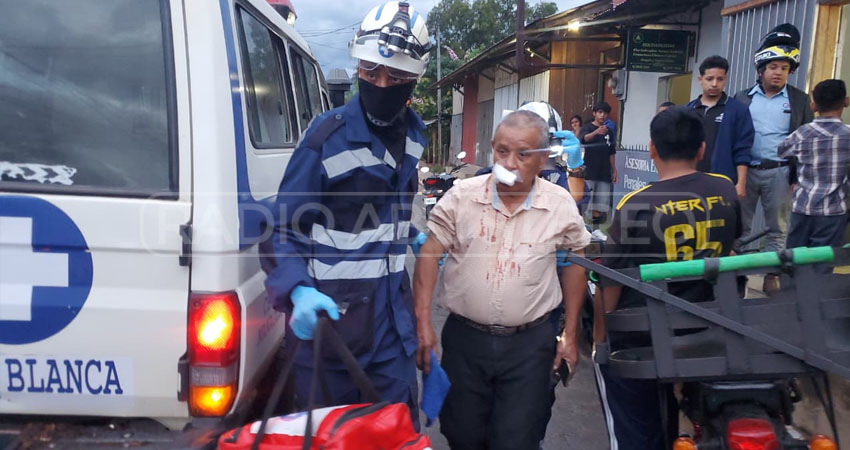 El señor fue impactado por una motocicleta. Foto: José Enrique Ortega/Radio ABC Stereo El señor fue impactado por una motocicleta. Foto: José Enrique Ortega/Radio ABC Stereo