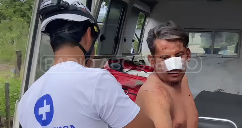 El lesionado fue trasladado al Hospital San Juan de Dios. Foto: José Enrique Ortega/Radio ABC Stereo El lesionado fue trasladado al Hospital San Juan de Dios. Foto: José Enrique Ortega/Radio ABC Stereo