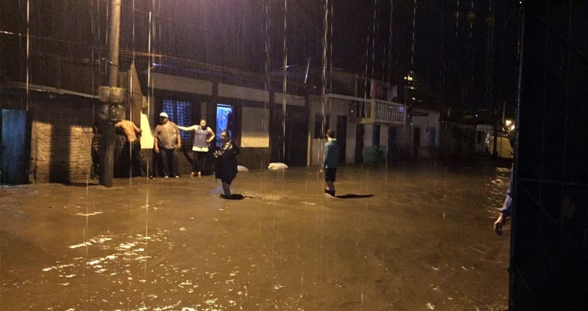 Las inundaciones han afectado viviendas, centros escolares y al asilo de ancianos. Foto: Cortesía/Redes Sociales Las inundaciones han afectado viviendas, centros escolares y al asilo de ancianos. Foto: Cortesía/Redes Sociales