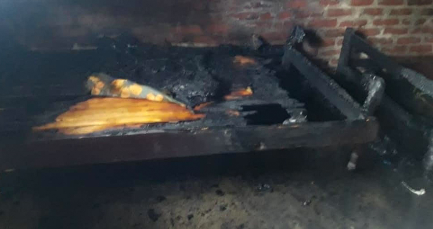 El incendio inició en unas camas. Foto: Cortesía El incendio inició en unas camas. Foto: Cortesía