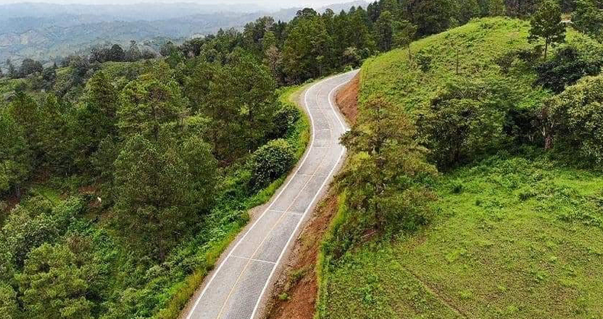 Son 8 kilómetros de adoquinado. Foto: Víctor Cajina/MTI Son 8 kilómetros de adoquinado. Foto: Víctor Cajina/MTI