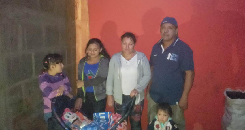 Otras familias, que corrían menos peligro, se quedaron alertas en sus hogares. Foto: José Enrique Ortega/Radio ABC Stereo