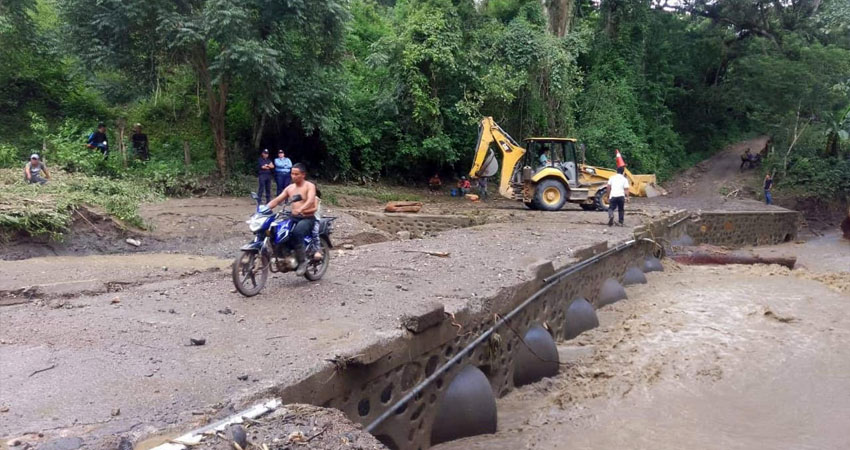 Se utilizó un tractor de la municipalidad. Foto: Cortesía/Radio ABC Stereo