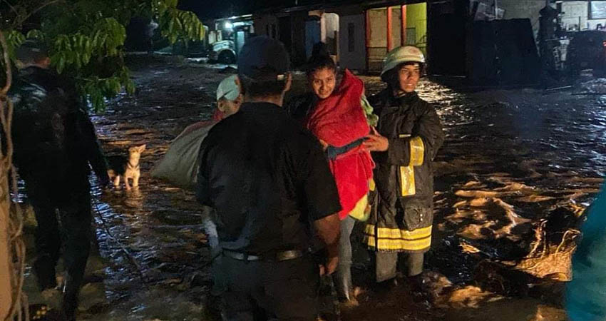 Familias evacuadas debido a inundaciones. Foto: Cortesía / Radio ABC Stereo Familias evacuadas debido a inundaciones. Foto: Cortesía / Radio ABC Stereo