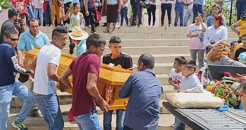 Último adiós a motociclistas que fallecieron en accidente de tránsito. Foto: Cortesía/Radio ABC Stereo Último adiós a motociclistas que fallecieron en accidente de tránsito. Foto: Cortesía/Radio ABC Stereo