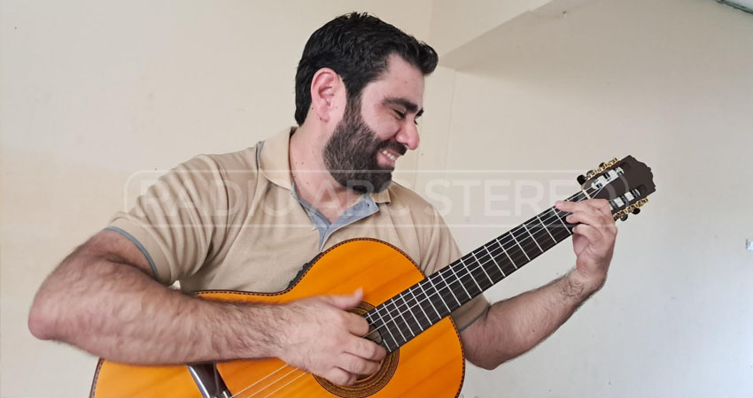 José Ramón Rivera, músico profesional de Estelí. Foto: Famnuel Úbeda/Radio ABC Stereo