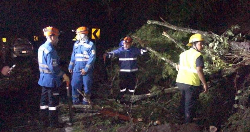 Derrumbe en La Cucamonga. Foto: Juan Fco. Dávila/Radio ABC Stereo Derrumbe en La Cucamonga. Foto: Juan Fco. Dávila/Radio ABC Stereo