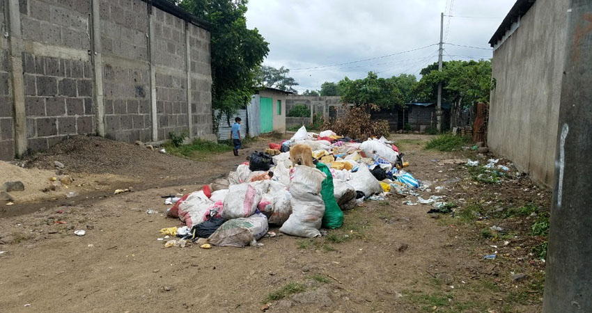 Cuando el camión no pasa la basura se acumula. Foto: Roberto Mora/Radio ABC Stereo Cuando el camión no pasa la basura se acumula. Foto: Roberto Mora/Radio ABC Stereo