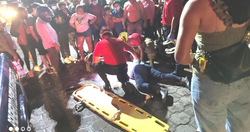 Los menores de edad fueron trasladados al hospital. Foto: Juan Fco. Dávila/Radio ABC Stereo Los menores de edad fueron trasladados al hospital. Foto: Juan Fco. Dávila/Radio ABC Stereo