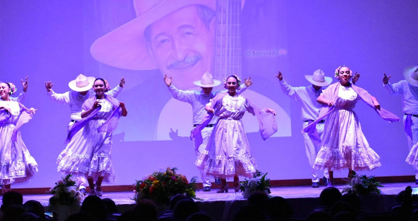 Ballet Folclórico Flor de Pino. Foto: José Enrique Ortega/Radio ABC Stereo