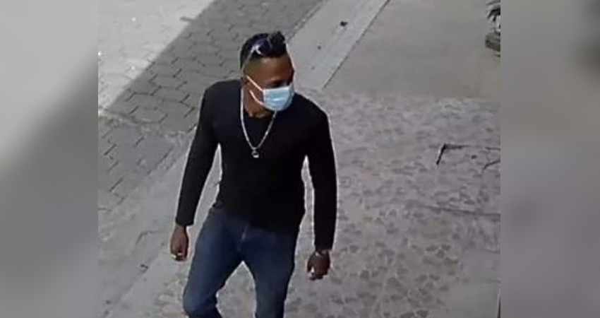 El presunto ladrón fue captado en cámaras de seguridad. Foto: Cortesía El presunto ladrón fue captado en cámaras de seguridad. Foto: Cortesía