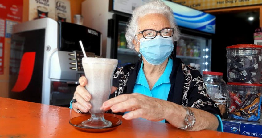 Adelita Rodríguez, propietaria de Fuente de Soda Adelita. Foto: Famnuel Úbeda/Radio ABC Stereo