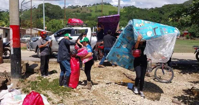 Damnificados del barrio Martha Quezada. Foto: Cortesía / Radio ABC Stereo Damnificados del barrio Martha Quezada. Foto: Cortesía / Radio ABC Stereo