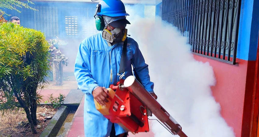 Intensa campaña de fumigación contra el dengue. Foto: Imagen de referencia Intensa campaña de fumigación contra el dengue. Foto: Imagen de referencia