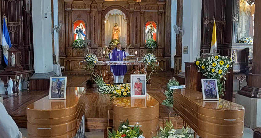 Exequias fúnebres en la ciudad de Chinandega. Foto: Cortesía / Radio ABC Stereo Exequias fúnebres en la ciudad de Chinandega. Foto: Cortesía / Radio ABC Stereo