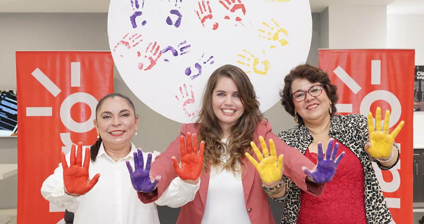 Claro presente en el Congreso “Mujeres que dejan huella”