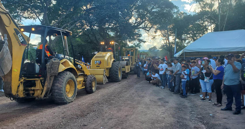 Maquinaria pesada dispuesta para las obras de adoquinado. Foto: Cortesía / Radio ABC Stereo Maquinaria pesada dispuesta para las obras de adoquinado. Foto: Cortesía / Radio ABC Stereo