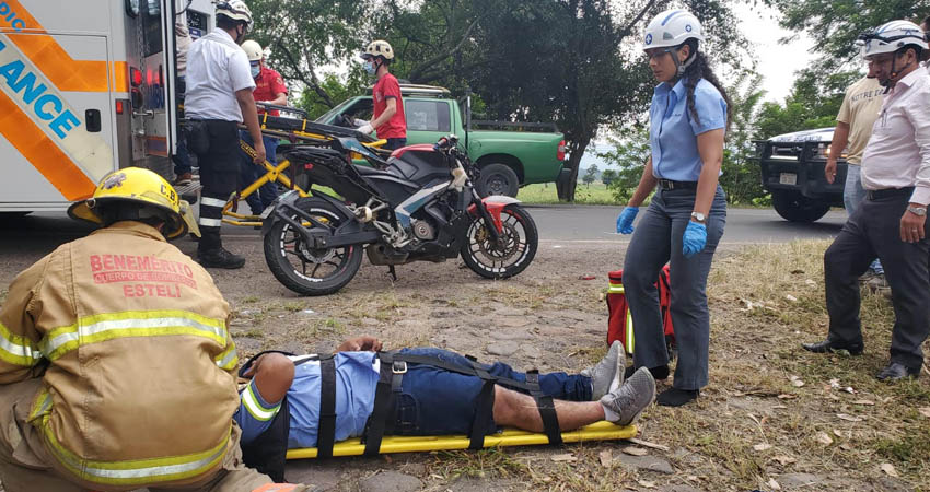 Colisión sector Las Limas, norte de Estelí. Foto:Cortesía / Radio ABC Stereo Colisión sector Las Limas, norte de Estelí. Foto:Cortesía / Radio ABC Stereo