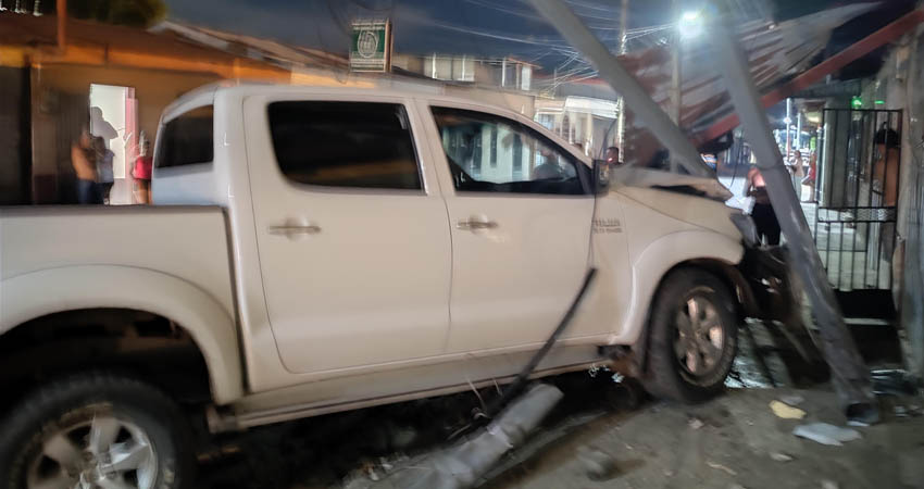 Vivienda afectada tras colisión. Foto: Cortesía/Radio ABC Stereo