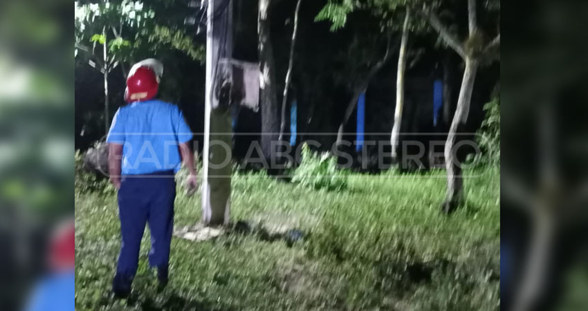 Autoridades se presentaron en la comunidad ante la emergencia.     Foto: Cortesía / Radio ABC Stereo Autoridades se presentaron en la comunidad ante la emergencia.     Foto: Cortesía / Radio ABC Stereo