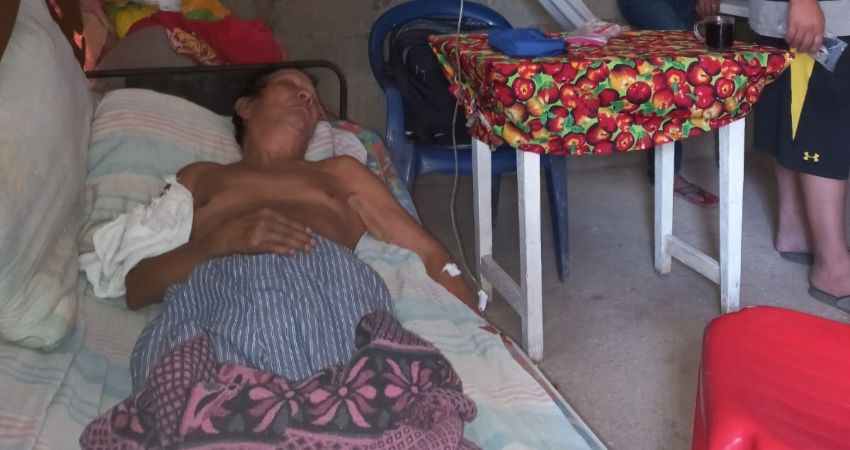 Juan Álvarez López, de 76 años, y Adela González, de 66, forman un matrimonio que ha quedado prácticamente incapacitado para trabajar.  Foto: Cortesía/Radio ABC Stereo