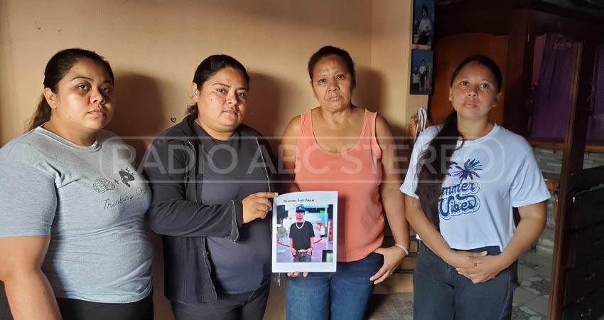 Familia de Alexander Ariel Pavón. Foto: José Enrique Ortega/Radio ABC Stereo