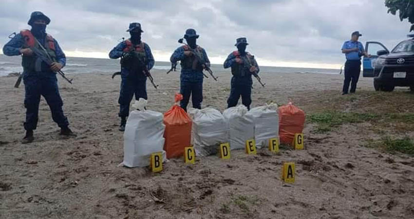 Cargamento de droga abandonado en Mechapa. Foto: Cortesía/Radio ABC Stereo Cargamento de droga abandonado en Mechapa. Foto: Cortesía/Radio ABC Stereo