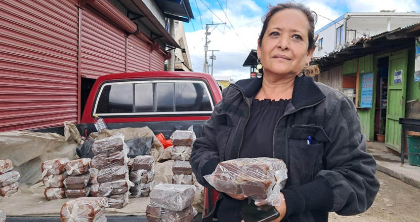 Patricia Robeto, comerciante de dulces. Foto: Famuel Úbeda/Radio ABC Stereo