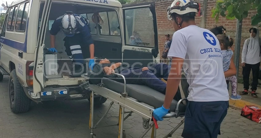 El joven fue trasladado a un centro asistencial. Foto: José Enrique Ortega/Radio ABC Stereo