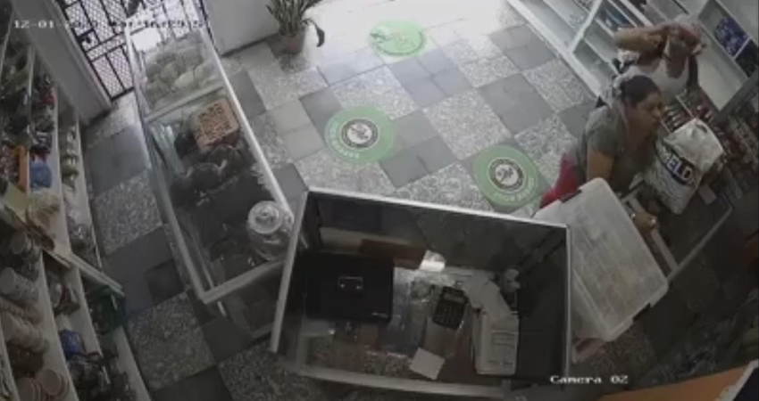 La pareja quedó captada en las cámaras de seguridad. Foto: Cortesía La pareja quedó captada en las cámaras de seguridad. Foto: Cortesía