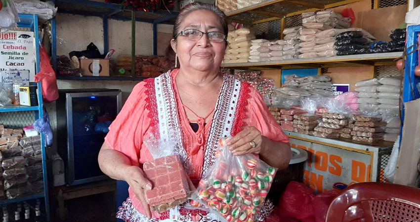 Los dulces tradicionales fueron altamente demandados. Foto: Famnuel Úbeda/Radio ABC Stereo