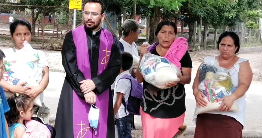 Iglesia gestiona y entrega ayuda. Foto: Cortesía Iglesia gestiona y entrega ayuda. Foto: Cortesía