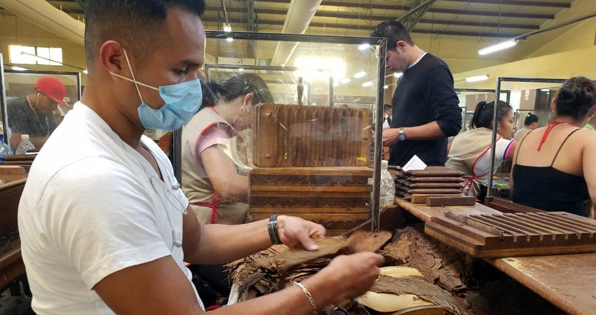 Fábrica A.J. Fernández Cigars. Foto: Roberto Mora/Radio ABC Stereo Fábrica A.J. Fernández Cigars. Foto: Roberto Mora/Radio ABC Stereo