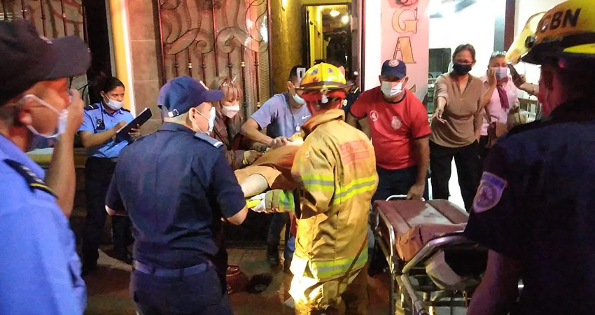 La ancianita fue llevada de emergencia a un centro asistencial. Foto: Juan Fco. Dávila/Radio ABC Stereo
