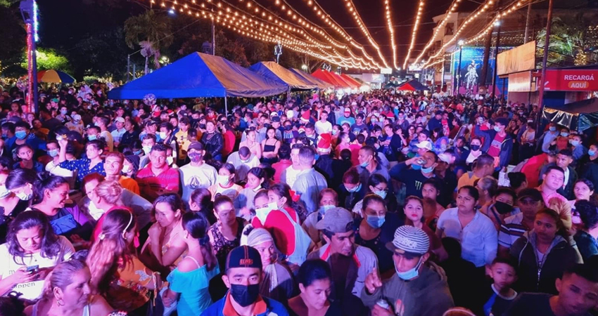 La primera Noche de Compra Navideña fue el sábado 11 de diciembre. Foto: Alcaldía de Estelí