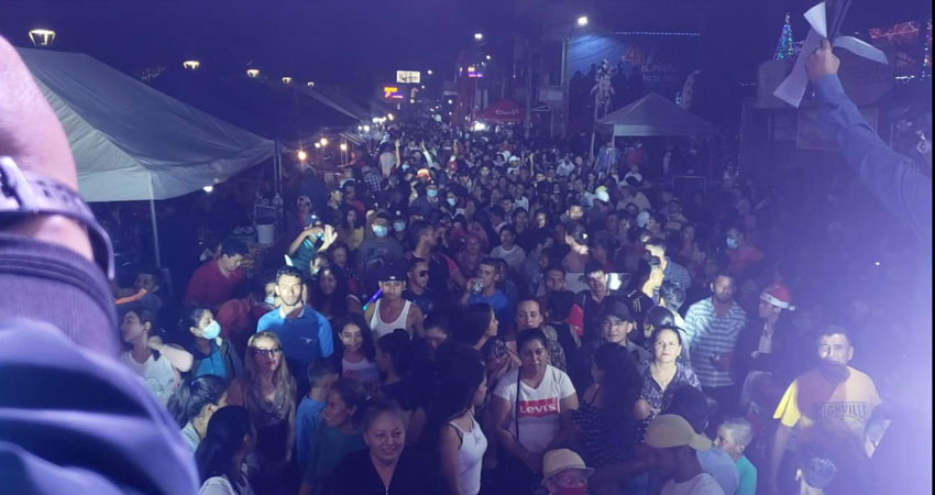 Muchos estelianos recorren la calle central durante las Noches de Compras. Foto: Archivo / Radio ABC Stereo