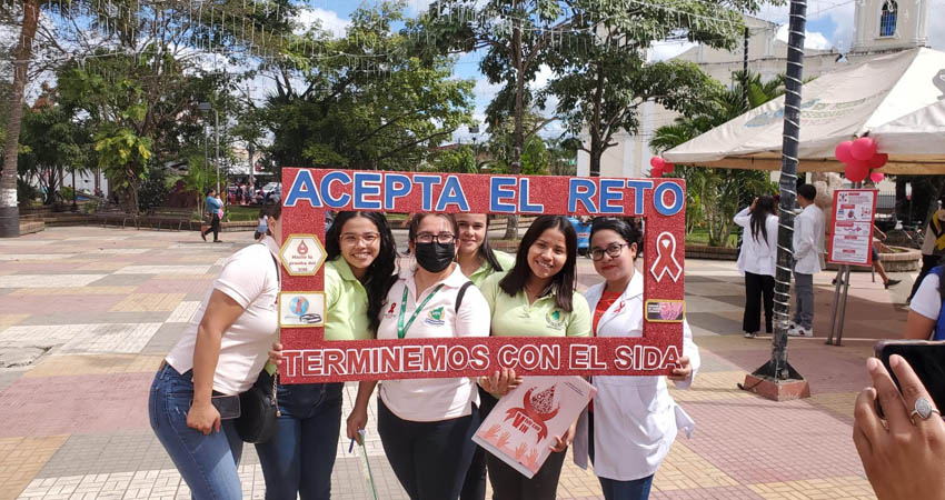 Feria educativa para prevención del VIH en el parque central de Estelí. Foto: José Enrique Ortega/Radio ABC Stereo Feria educativa para prevención del VIH en el parque central de Estelí. Foto: José Enrique Ortega/Radio ABC Stereo