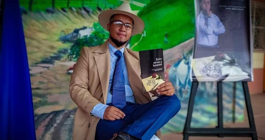 Salim Ahmed Pérez Zavala, autor de “Entre versos y lamentos”. Foto: Cortesía/Radio ABC Stereo Salim Ahmed Pérez Zavala, autor de “Entre versos y lamentos”. Foto: Cortesía/Radio ABC Stereo