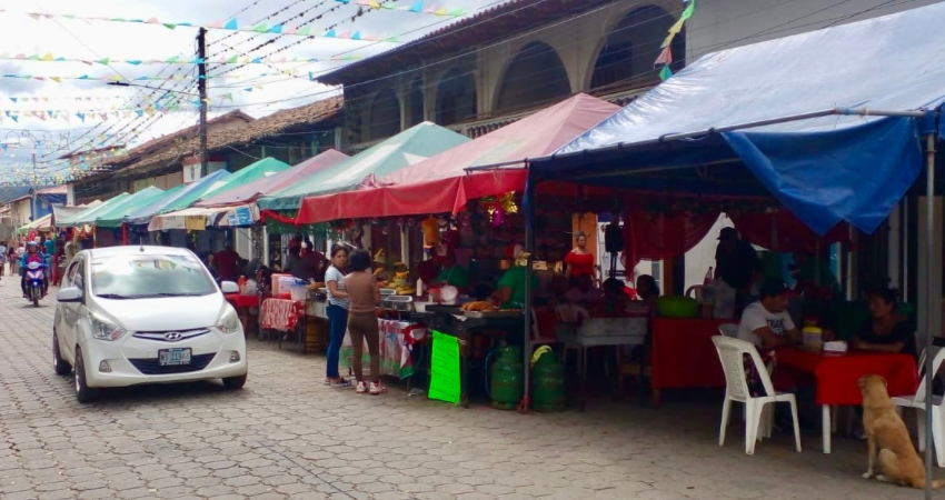 Los comerciantes estarán de jueves a domingo en las inmediaciones del Parque Central de Ocotal. Foto: Marvin Gadea/Radio ABC Stereo Los comerciantes estarán de jueves a domingo en las inmediaciones del Parque Central de Ocotal. Foto: Marvin Gadea/Radio ABC Stereo