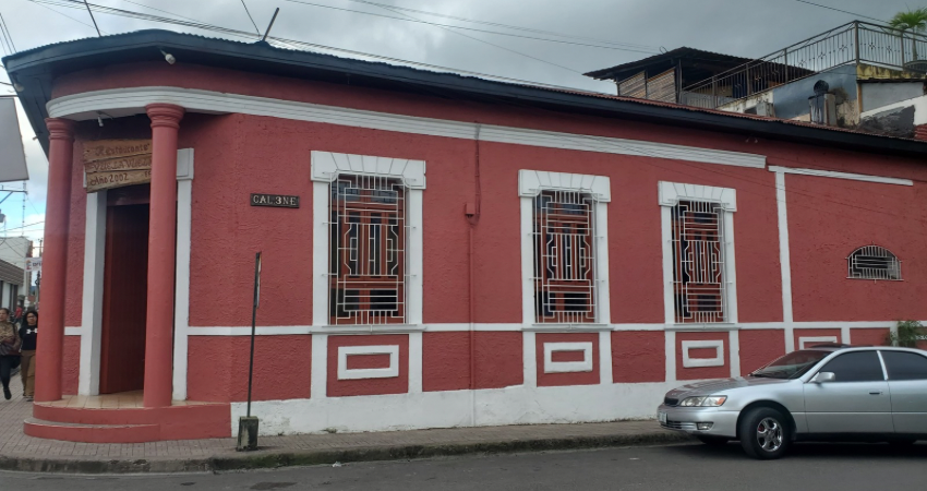 El Restaurante Vuela Vuela funciona en una de las casas más antiguas de Estelí. Foto: Cristhofer Rodríguez/Radio ABC Stereo El Restaurante Vuela Vuela funciona en una de las casas más antiguas de Estelí. Foto: Cristhofer Rodríguez/Radio ABC Stereo