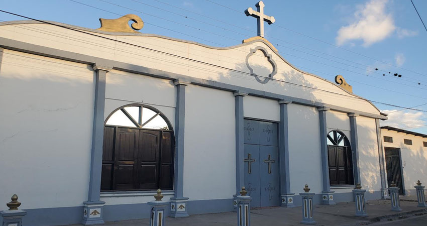 Fieles se preparan para rendir homenaje a la Virgen de Guadalupe en la parroquia del barrio José Benito Escobar. Foto: Cristhofer Rodríguez/Radio ABC Stereo Fieles se preparan para rendir homenaje a la Virgen de Guadalupe en la parroquia del barrio José Benito Escobar. Foto: Cristhofer Rodríguez/Radio ABC Stereo
