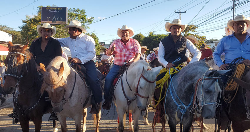 El desfile hípico reunió a miles de caballistas y espectadores en las calles de Estelí . Foto: José Enrique Ortega/Radio ABC Stereo
