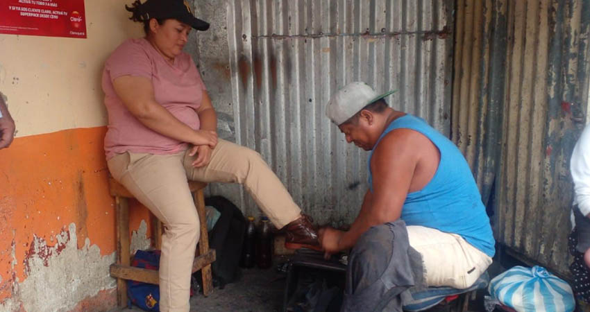 Los lustradores de Ocotal renuevan su solicitud de un "aguinaldito". Foto: Marvin Gadea/Radio ABC Stereo Los lustradores de Ocotal renuevan su solicitud de un "aguinaldito". Foto: Marvin Gadea/Radio ABC Stereo