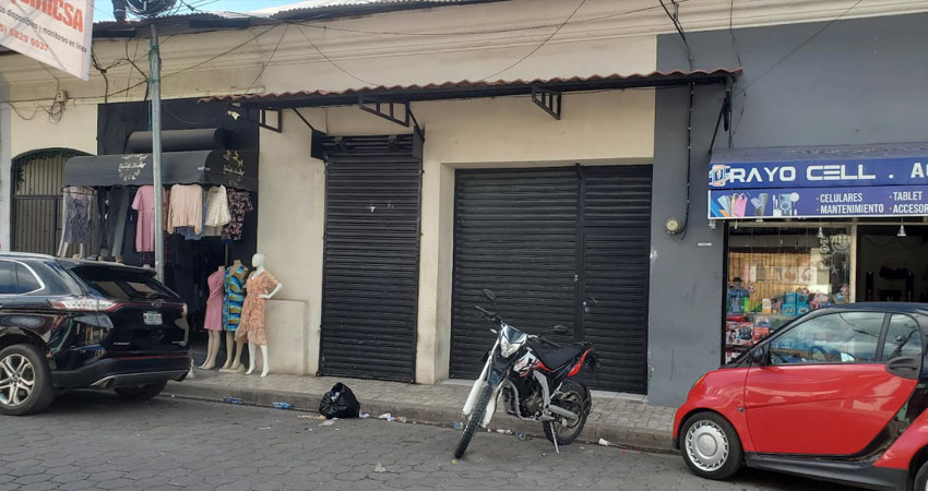 En este local opera el negocio al que señalan de atraer clientes con engaños. Foto: José Enrique Ortega/Radio ABC Stereo
