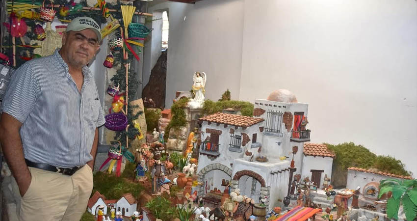 Julio Aguilera y su familia buscan reflejar las tradiciones y costumbres de la época con este nacimiento. Foto: Cortesía/Radio ABC Stereo Julio Aguilera y su familia buscan reflejar las tradiciones y costumbres de la época con este nacimiento. Foto: Cortesía/Radio ABC Stereo