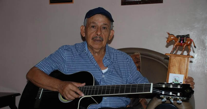 Ernesto Balladares cuenta con un repertorio de aproximadamente 60 temas musicales. Foto: Cortesía/Radio ABC Stereo Ernesto Balladares cuenta con un repertorio de aproximadamente 60 temas musicales. Foto: Cortesía/Radio ABC Stereo